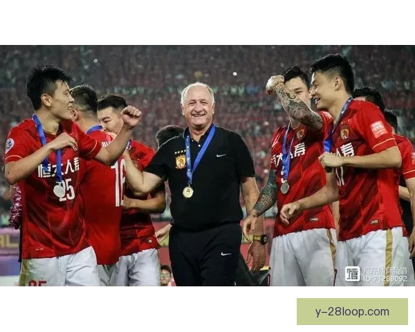 韦恩鲁尼宣布退役后正式开启执教生涯,迈向全新足球旅程 韦恩鲁尼宣布退役后正式开启执教生涯,迈向全新足球旅程